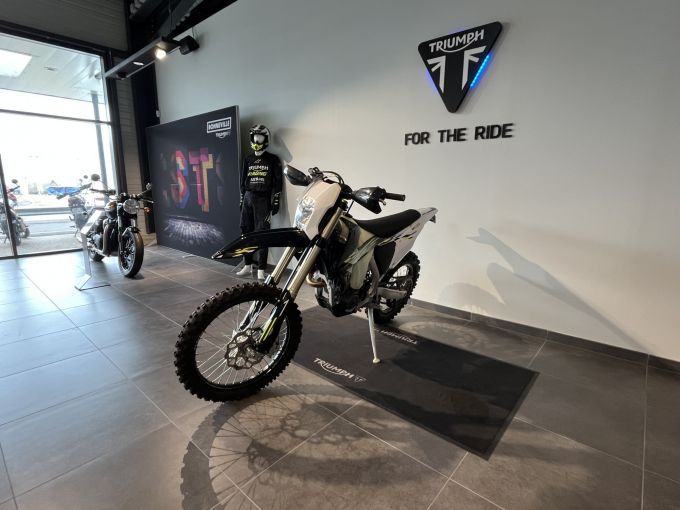 TRIUMPH TF 250-X 4