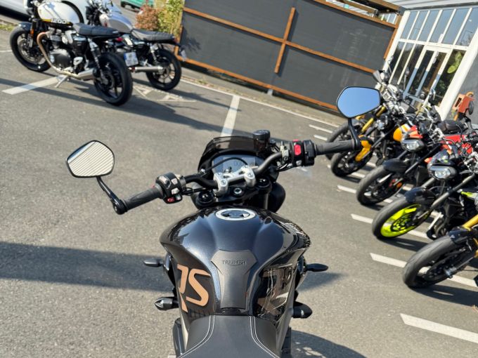 TRIUMPH STREET TRIPLE 765 RS 4