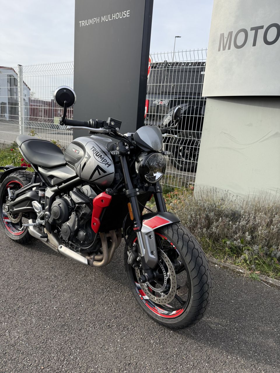 TRIUMPH TRIDENT 660 4