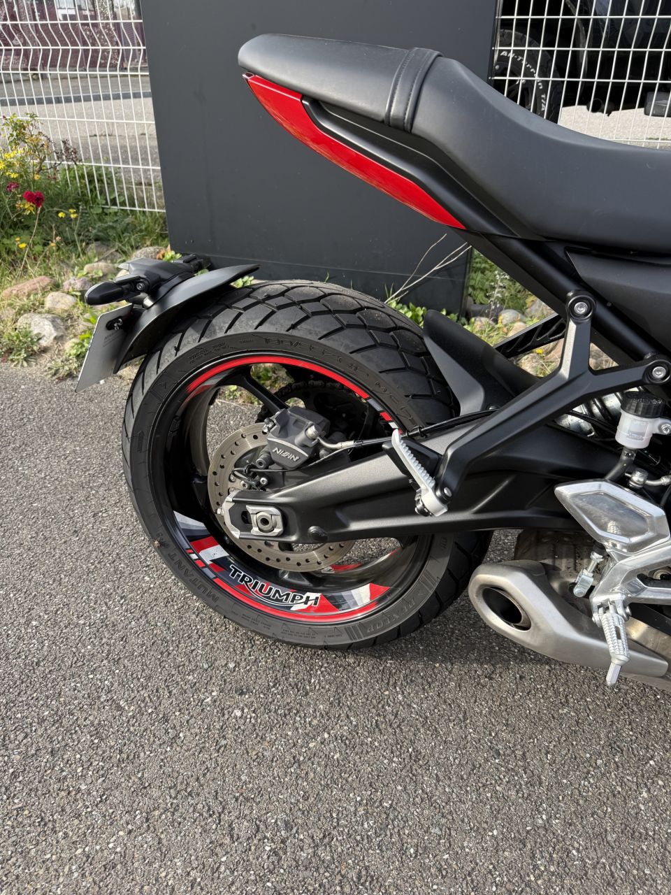 TRIUMPH TRIDENT 660 4