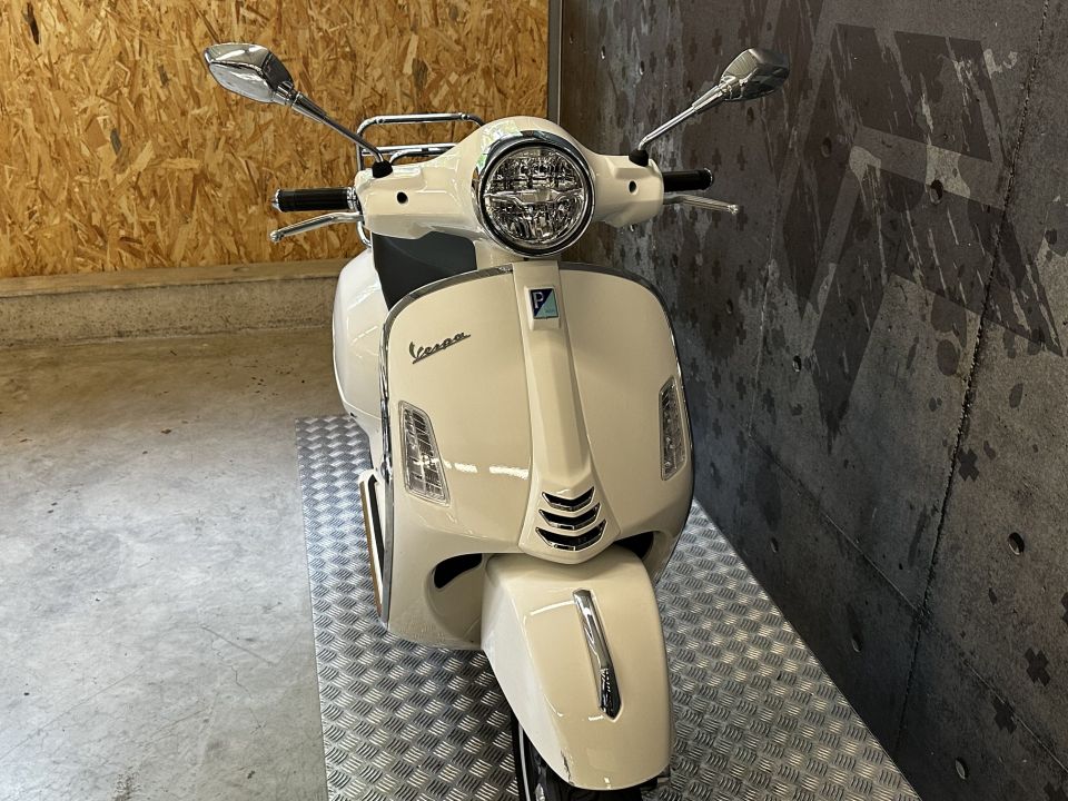 VESPA GTS 125IE SUPER 4