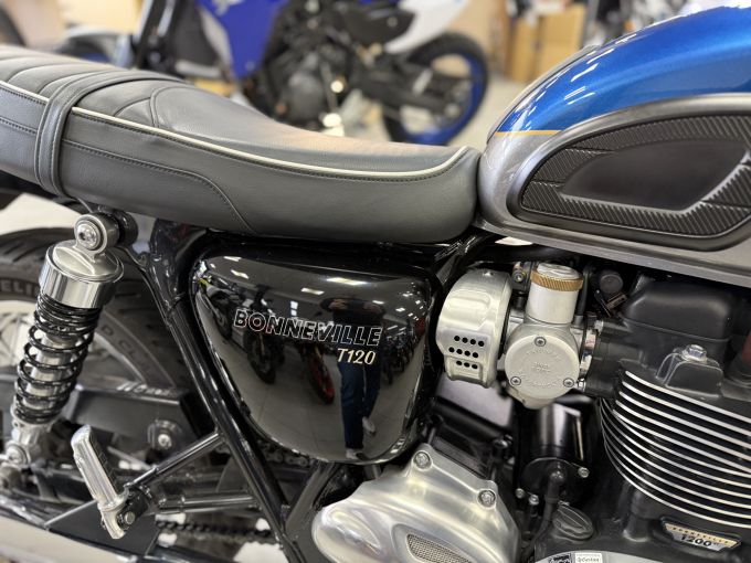 TRIUMPH BONNEVILLE T120 1200 4