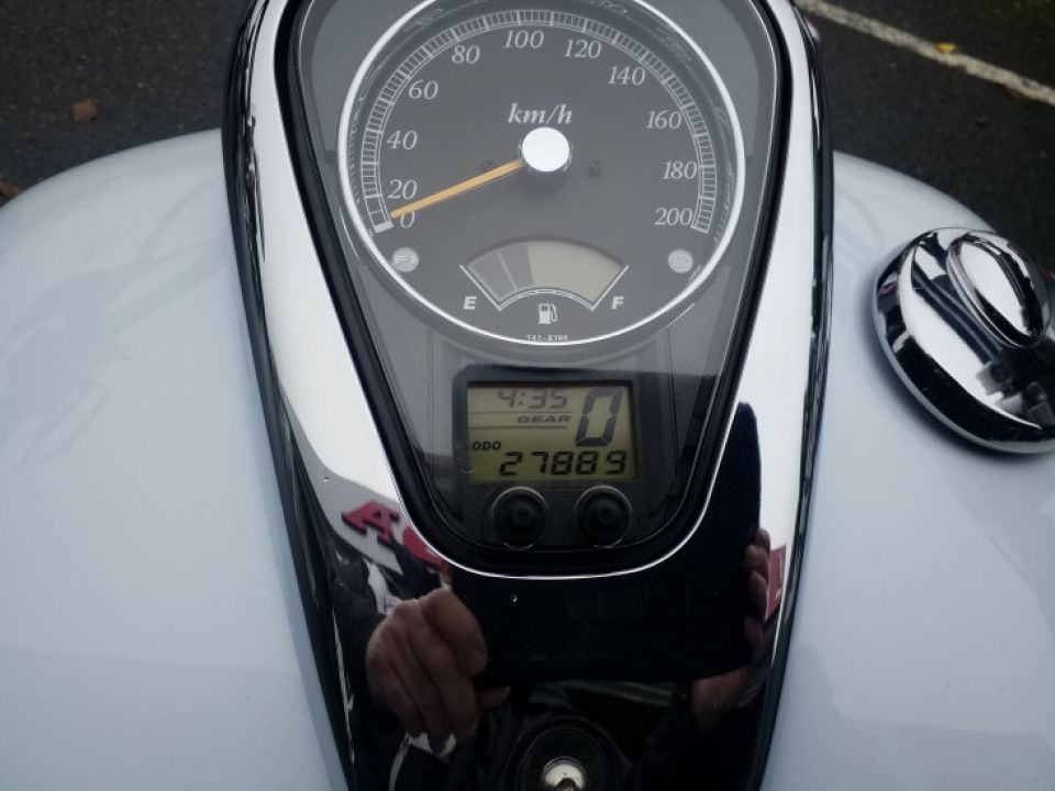 SUZUKI INTRUDER 800 4