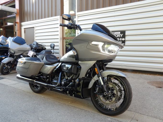 HARLEY-DAVIDSON TOURING ROAD GLIDE 1977 CVO 4