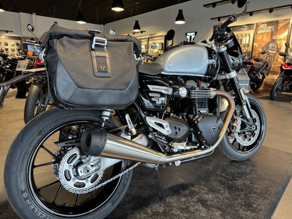 TRIUMPH SPEED TWIN 1200 4