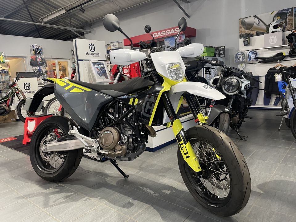 HUSQVARNA 701 SUPERMOTO 4