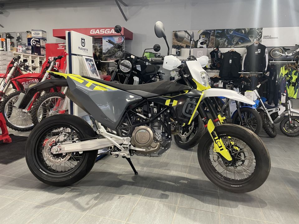 HUSQVARNA 701 SUPERMOTO 4