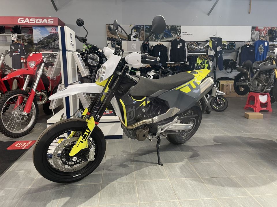 HUSQVARNA 701 SUPERMOTO 4