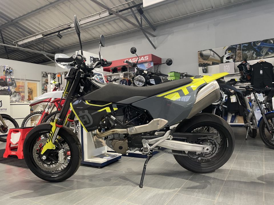 HUSQVARNA 701 SUPERMOTO 4