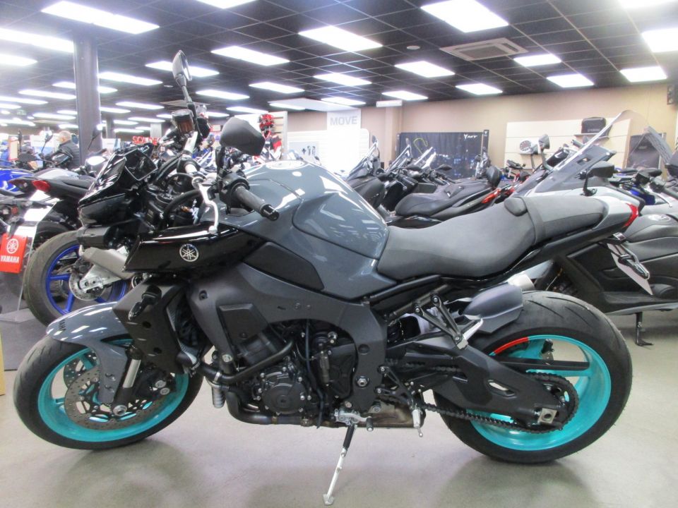 YAMAHA MT-10 4