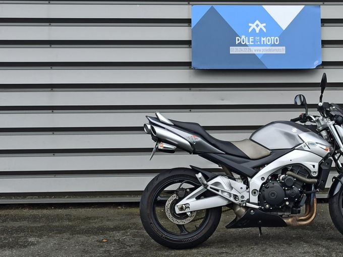 SUZUKI GSR 600 4