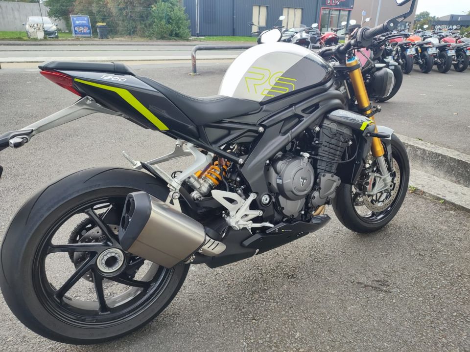 TRIUMPH SPEED TRIPLE 1200 RS 4