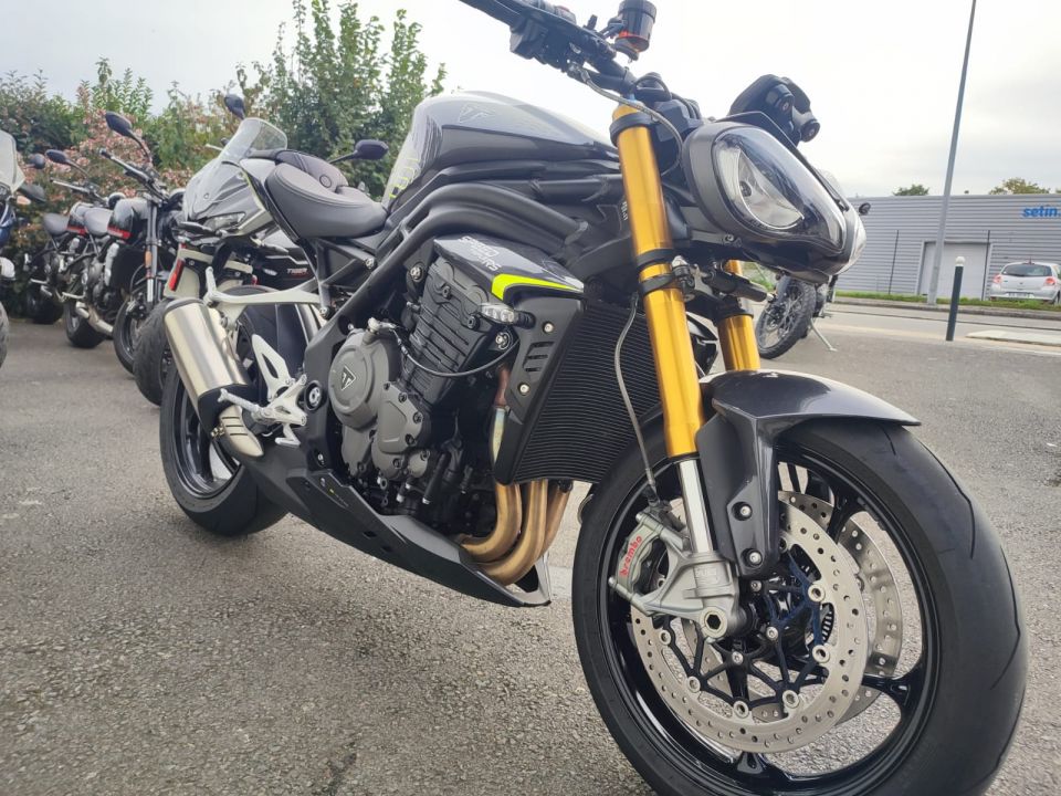 TRIUMPH SPEED TRIPLE 1200 RS 4