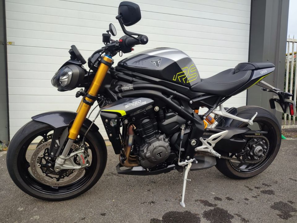 TRIUMPH SPEED TRIPLE 1200 RS 4