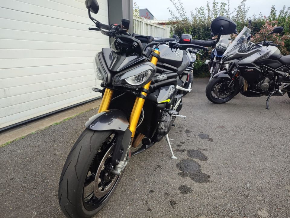 TRIUMPH SPEED TRIPLE 1200 RS 4