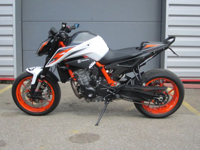 KTM 890 DUKE R 4