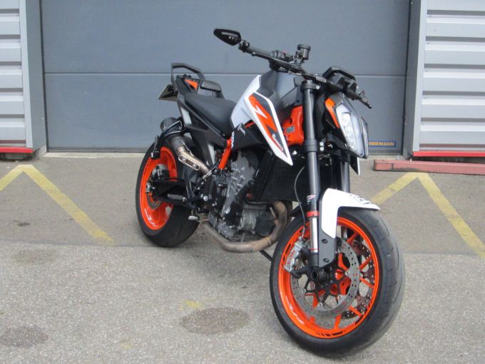 KTM 890 DUKE R 4