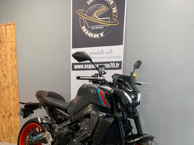 YAMAHA MT-09 4