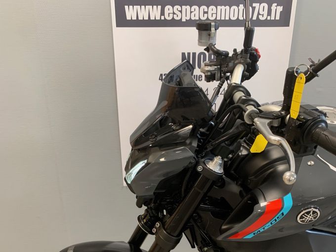 YAMAHA MT-09 4