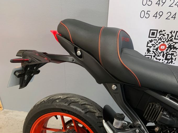 YAMAHA MT-09 4