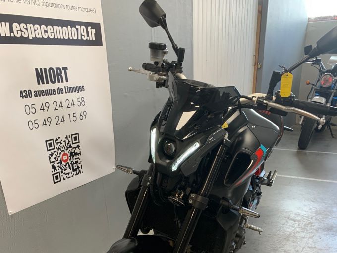 YAMAHA MT-09 4
