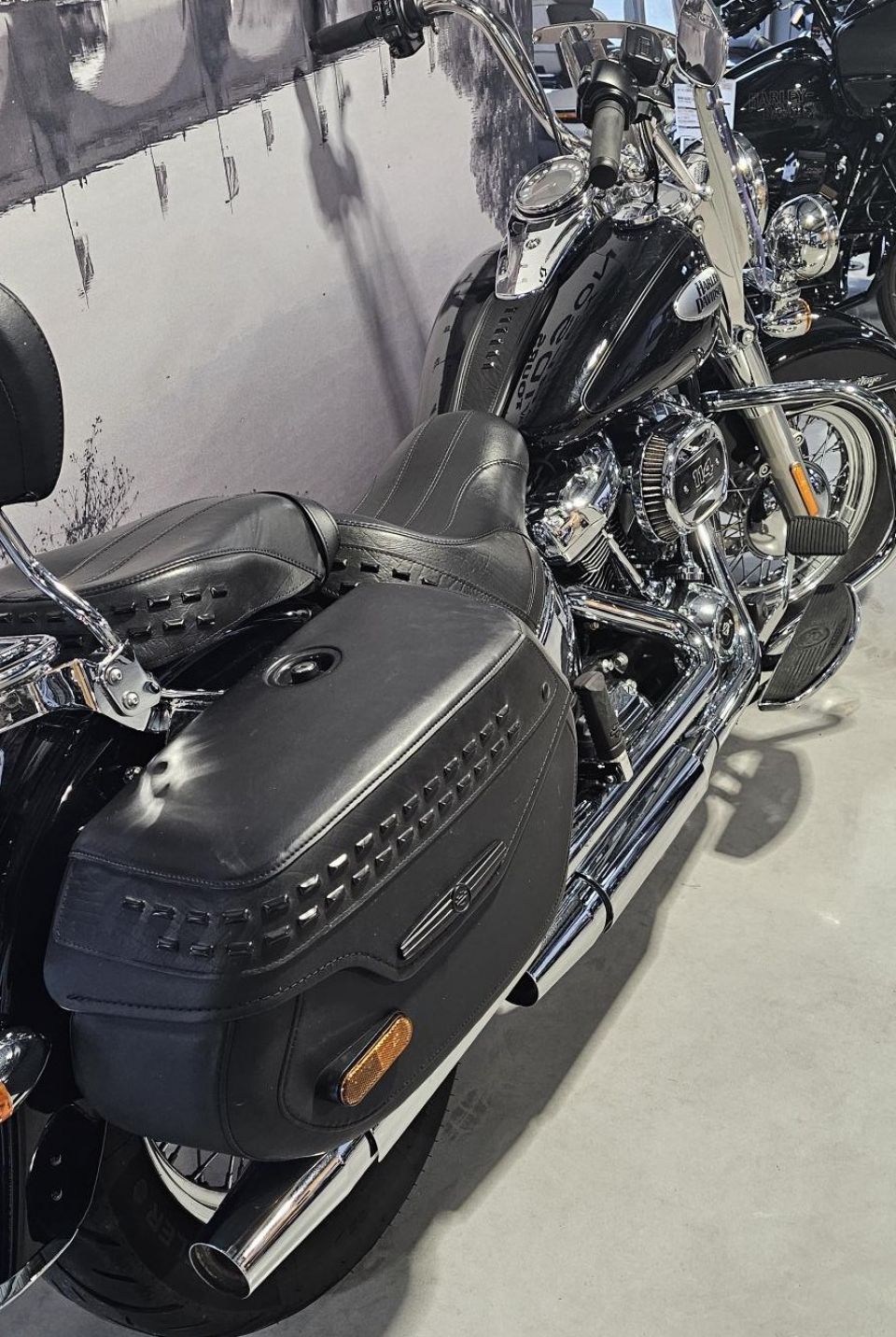 HARLEY-DAVIDSON SOFTAIL HERITAGE 1868 4