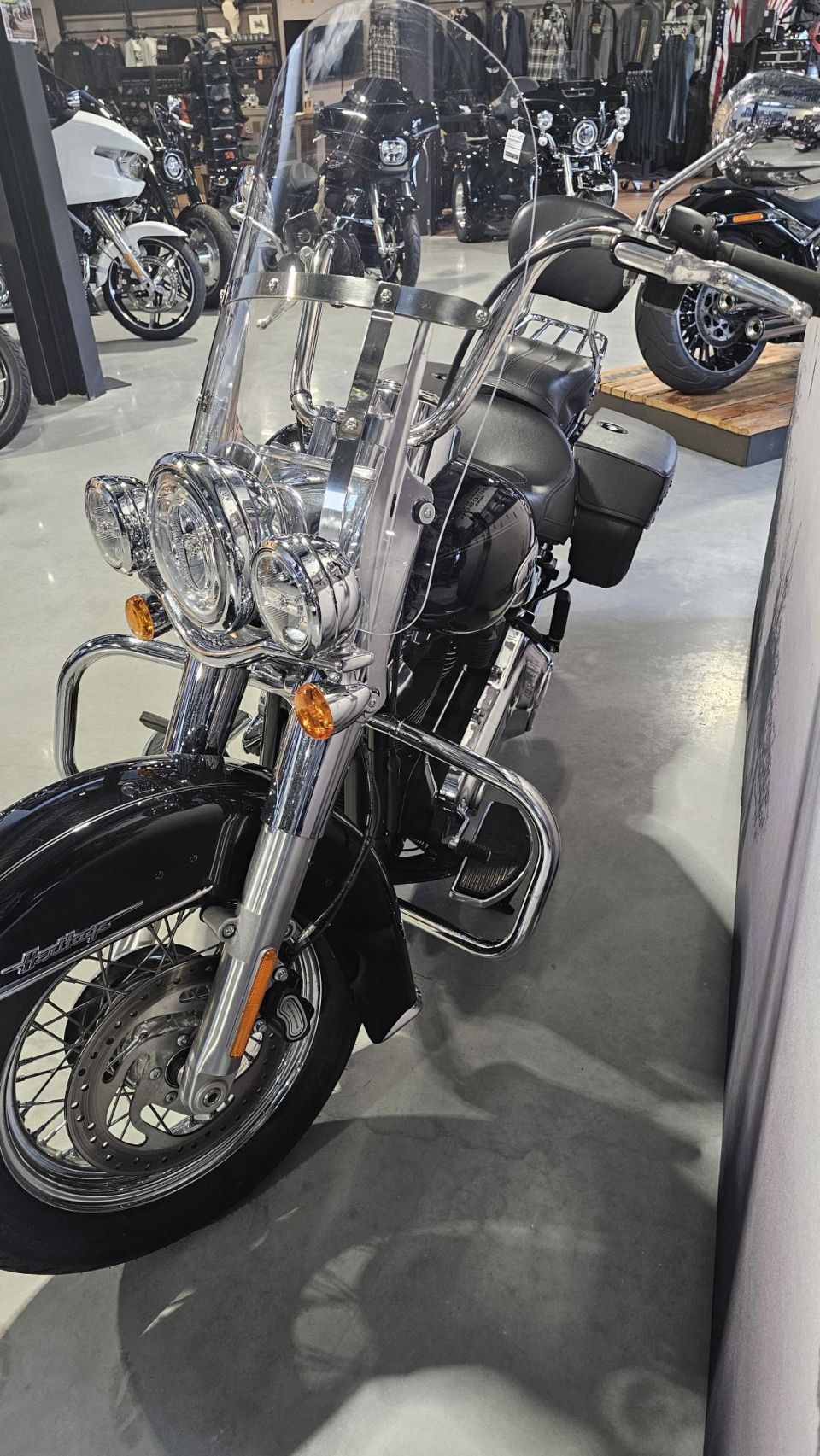 HARLEY-DAVIDSON SOFTAIL HERITAGE 1868 4