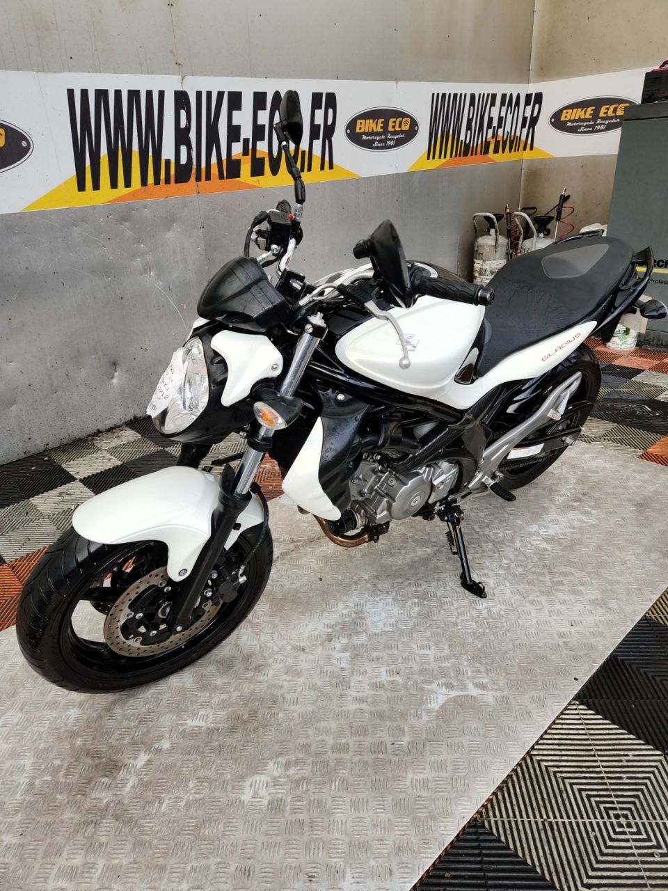 SUZUKI GLADIUS 650 4