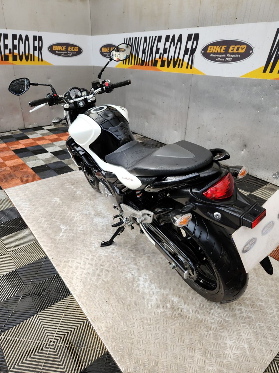 SUZUKI GLADIUS 650 4