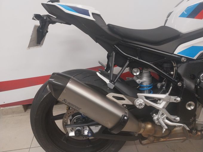 BMW M1000 R 4