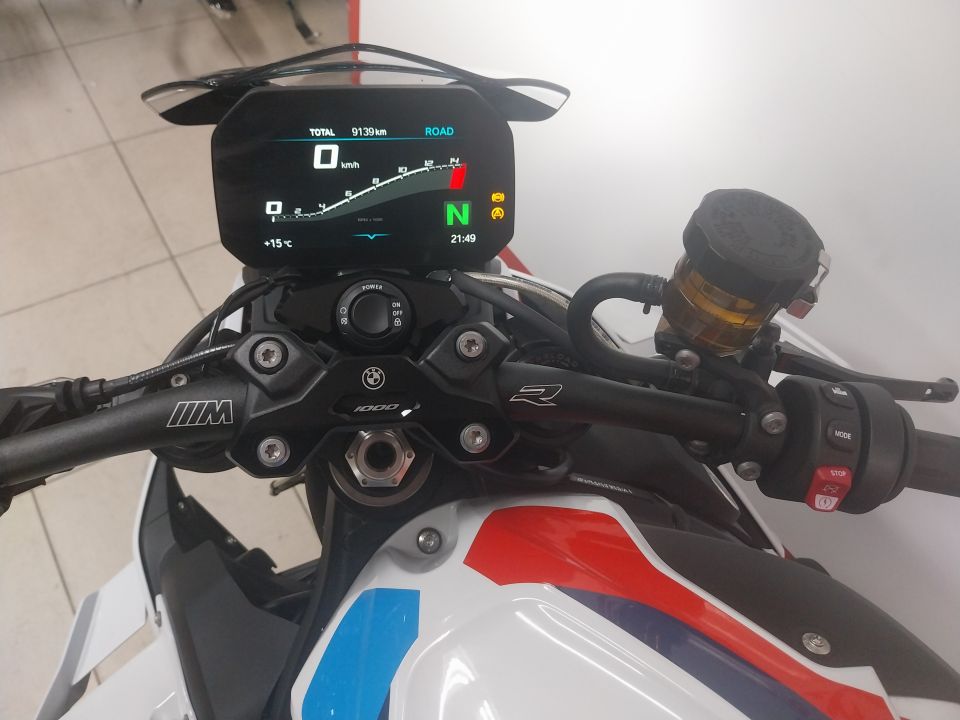 BMW M1000 R 4