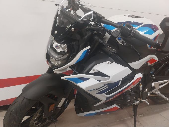 BMW M1000 R 4