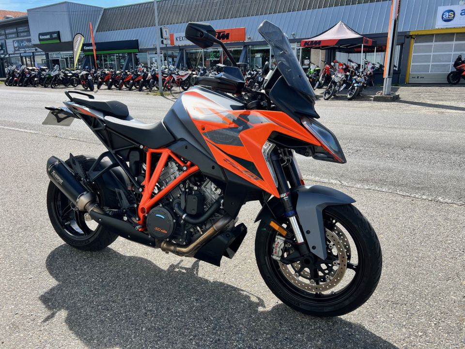 KTM 1290 SUPER DUKE GT 4