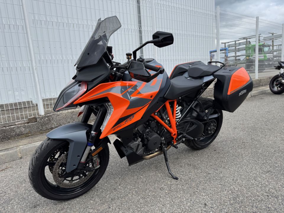KTM 1290 SUPER DUKE GT 4