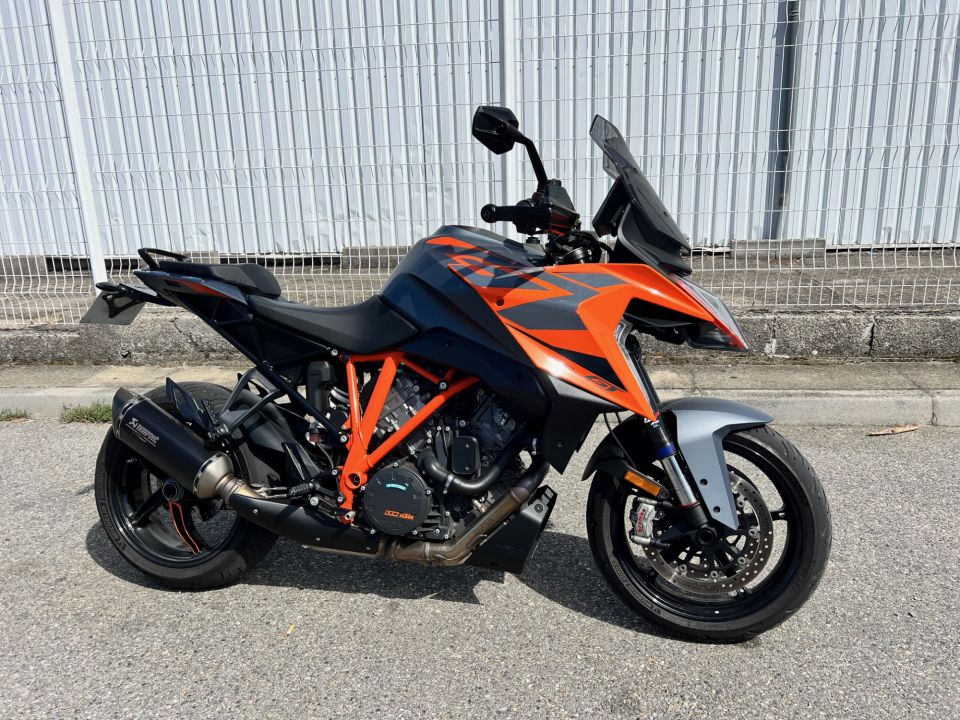 KTM 1290 SUPER DUKE GT 4