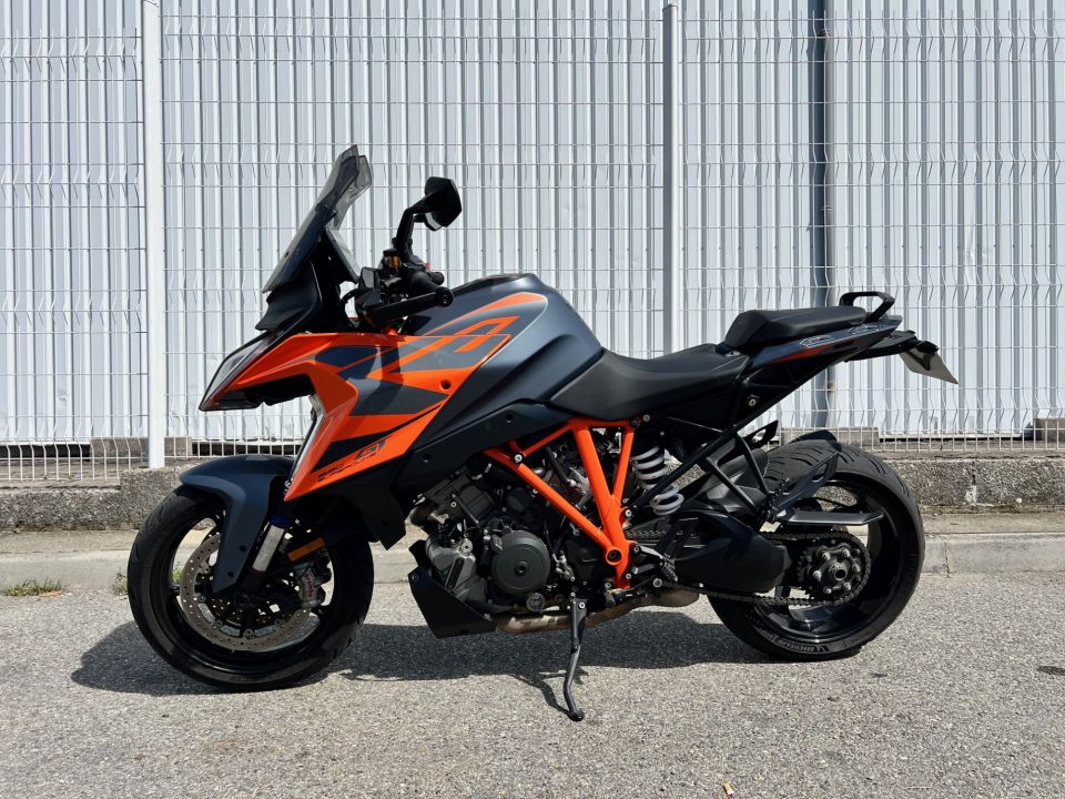 KTM 1290 SUPER DUKE GT 4