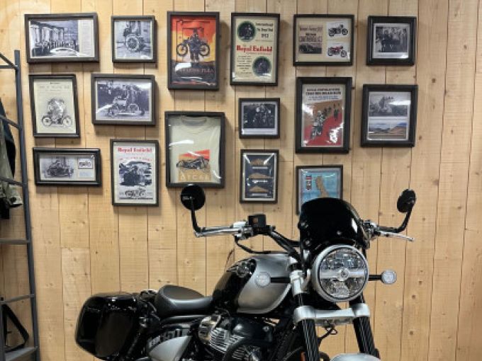 ROYAL ENFIELD 2023 - Super Meteor 4