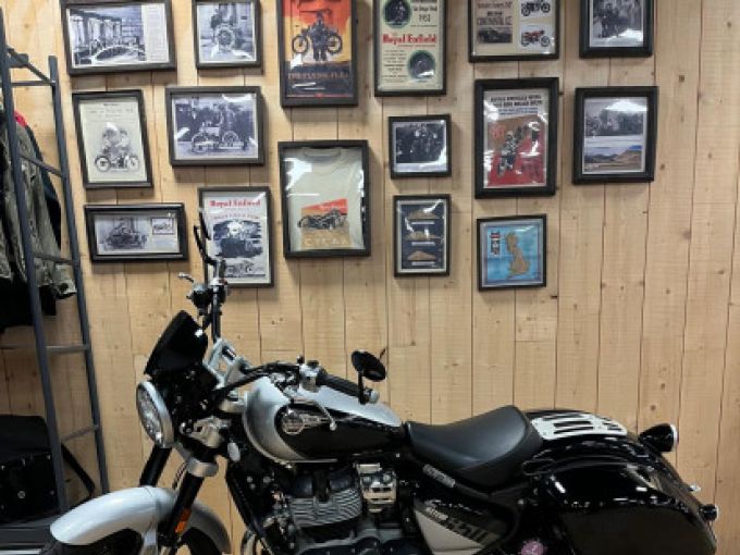 ROYAL ENFIELD 2023 - Super Meteor 4