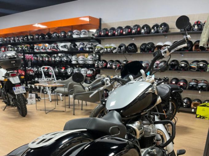 ROYAL ENFIELD 2023 - Super Meteor 4
