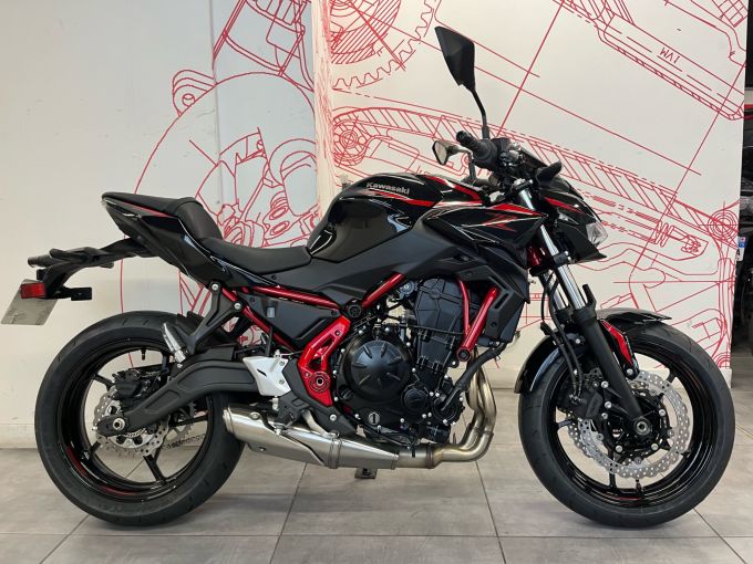 KAWASAKI Z 650 (47.5CV) 4