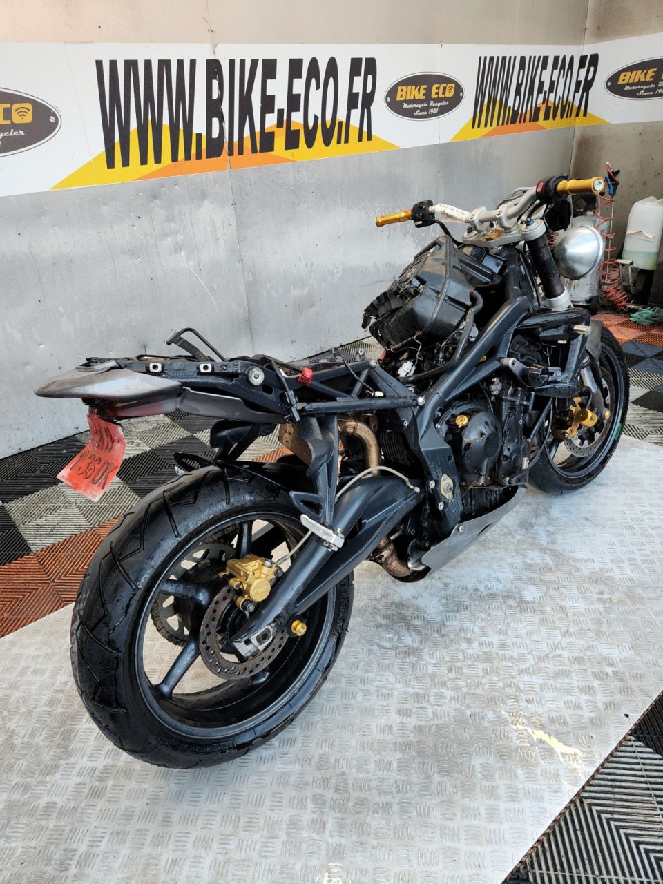 TRIUMPH STREET TRIPLE 675 4