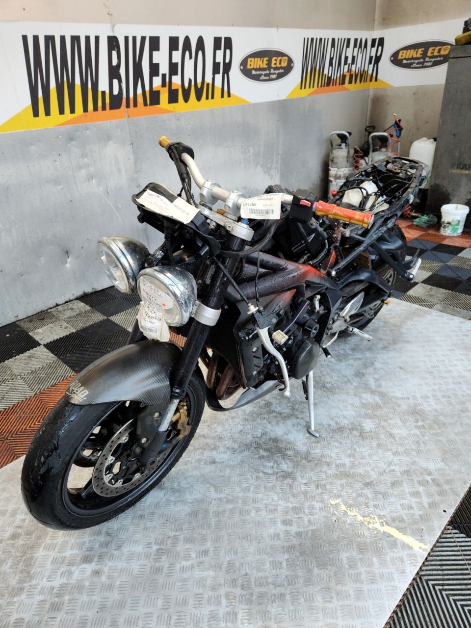 TRIUMPH STREET TRIPLE 675 4