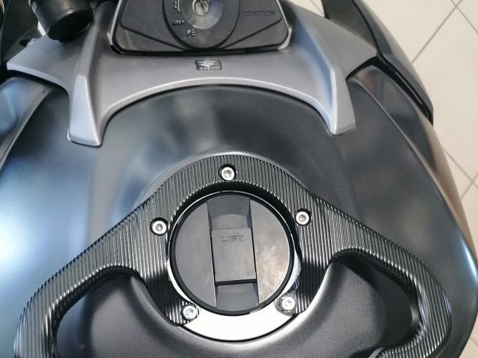 SUZUKI GSR 750 ABS 4
