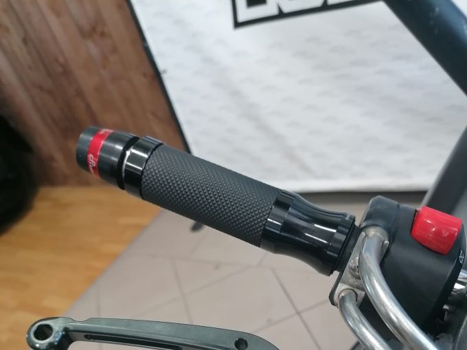 SUZUKI GSR 750 ABS 4