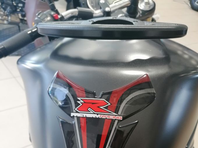 SUZUKI GSR 750 ABS 4