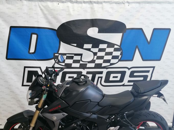 SUZUKI GSR 750 ABS 4
