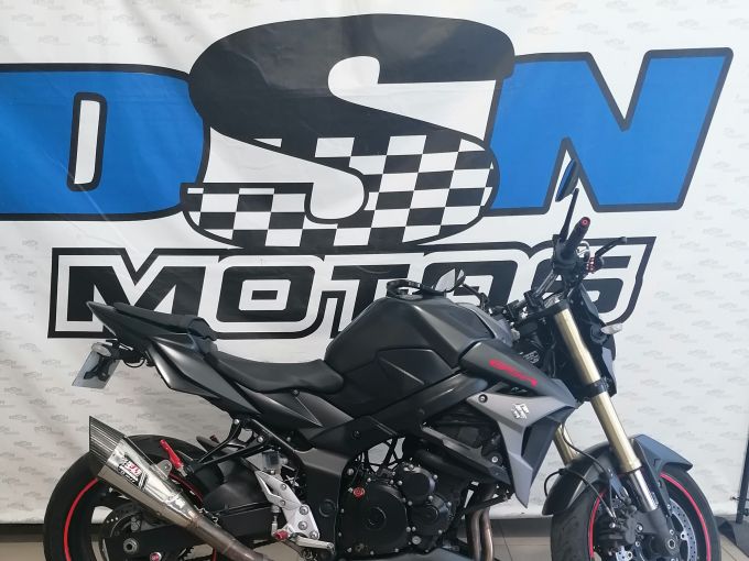 SUZUKI GSR 750 ABS 4