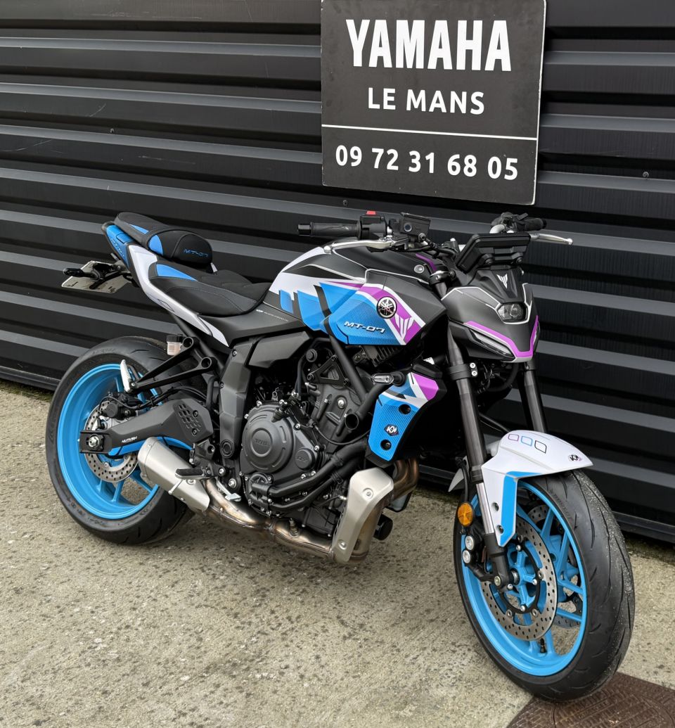 YAMAHA MT-07 4