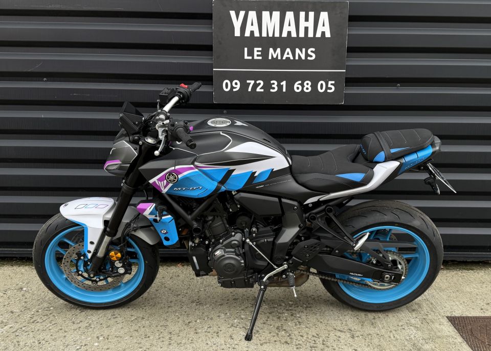 YAMAHA MT-07 4