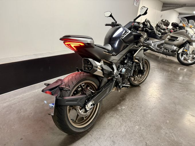 CF MOTO nk800 4